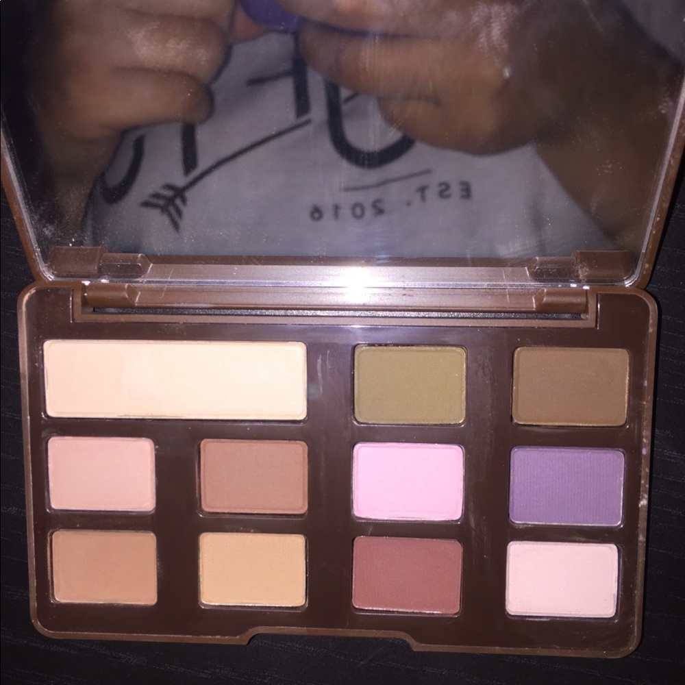 Too Faced matte chocolate chip pallet